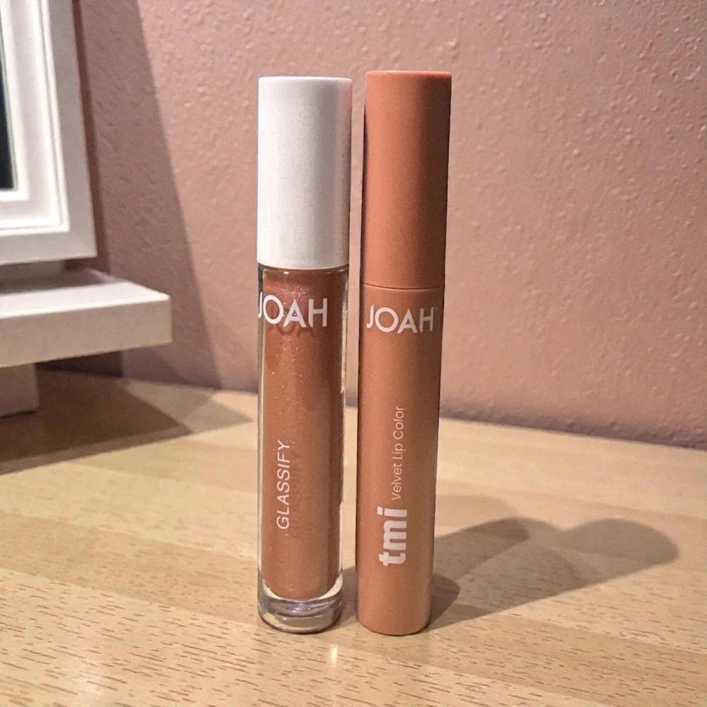 JOAH Lip Gloss Set - Soft Peach and Glittering Gold - Picture 3 of 5